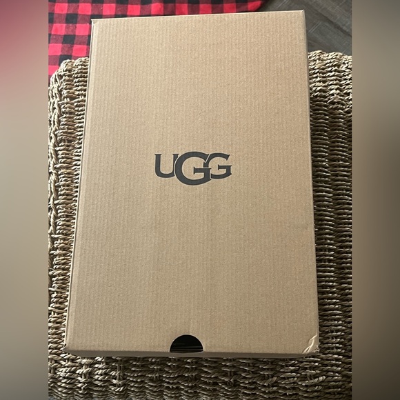 Womens size 9 UGG Tazz Sand color - Picture 5 of 8